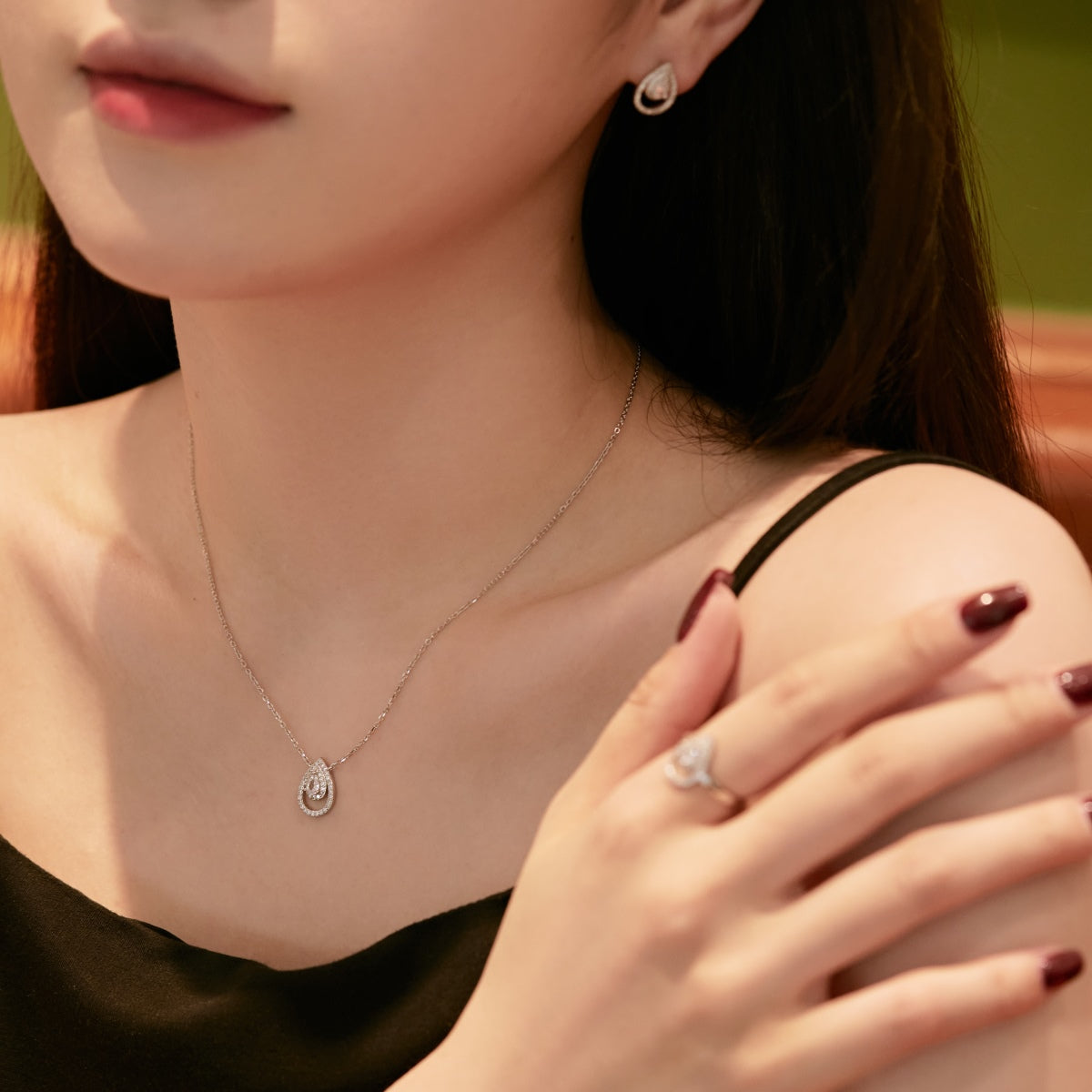 [ELAN LUXE]Sparkling Delicate Water Drop Shape Daily Earrings