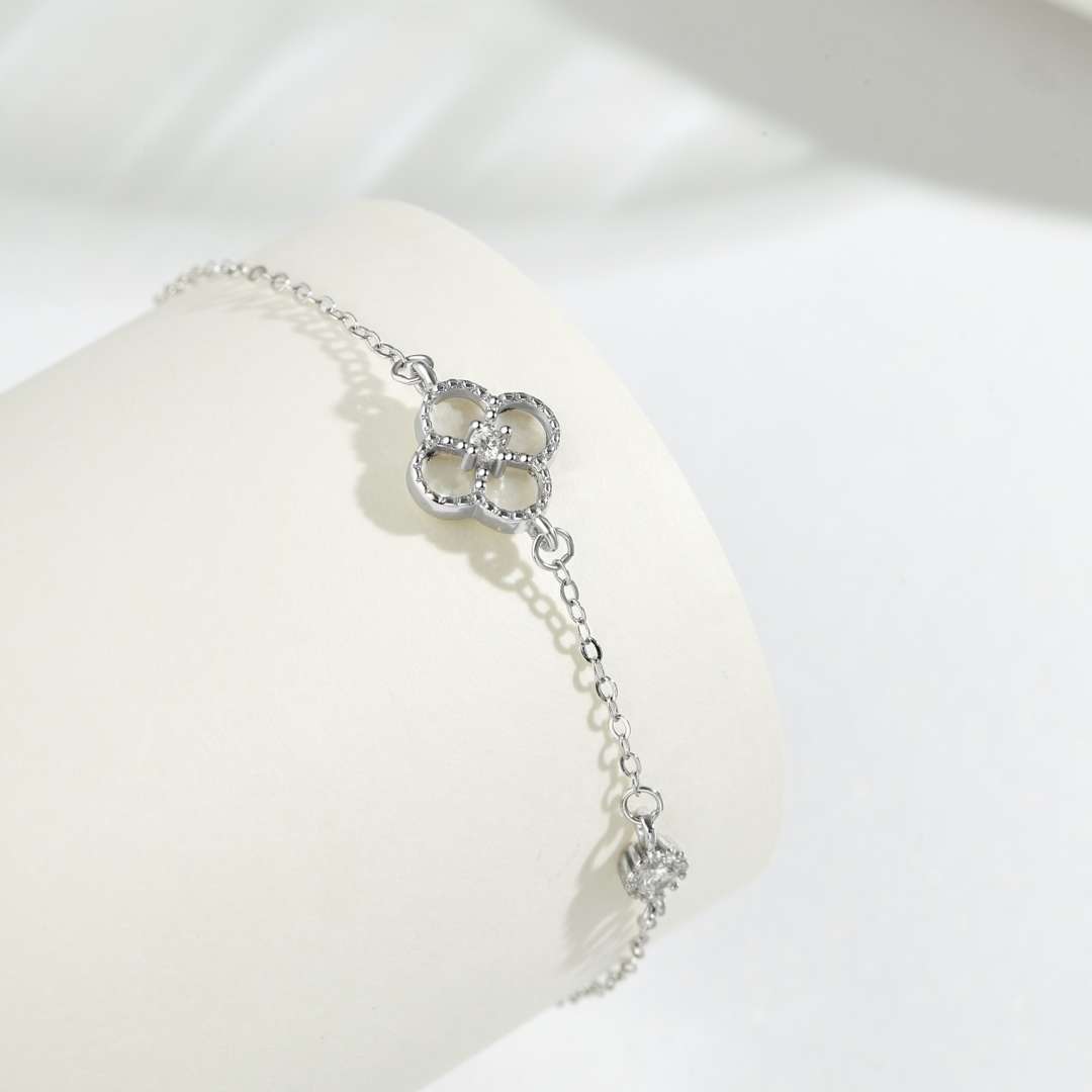 [ELAN LUXE]Delicate Four Leaf Clover Bracelet