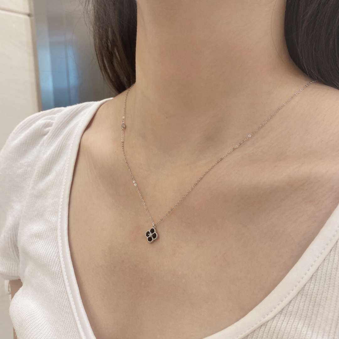 [ELAN LUXE]Delicate Flower Shape Necklace