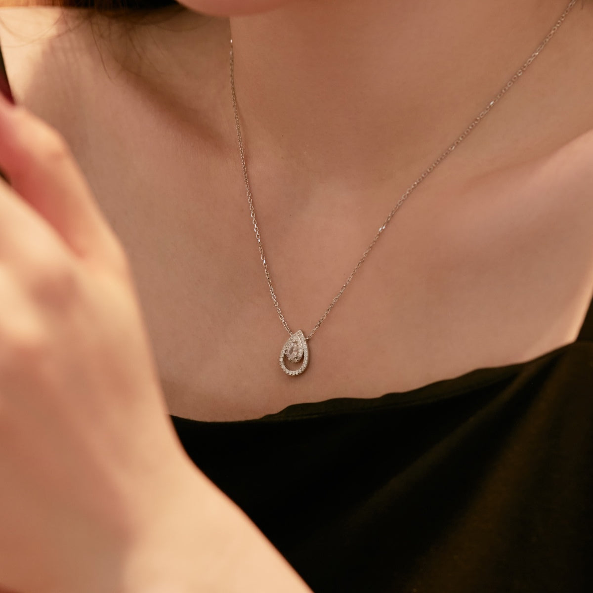 [ELAN LUXE]Sparkling Pear Cut Necklace