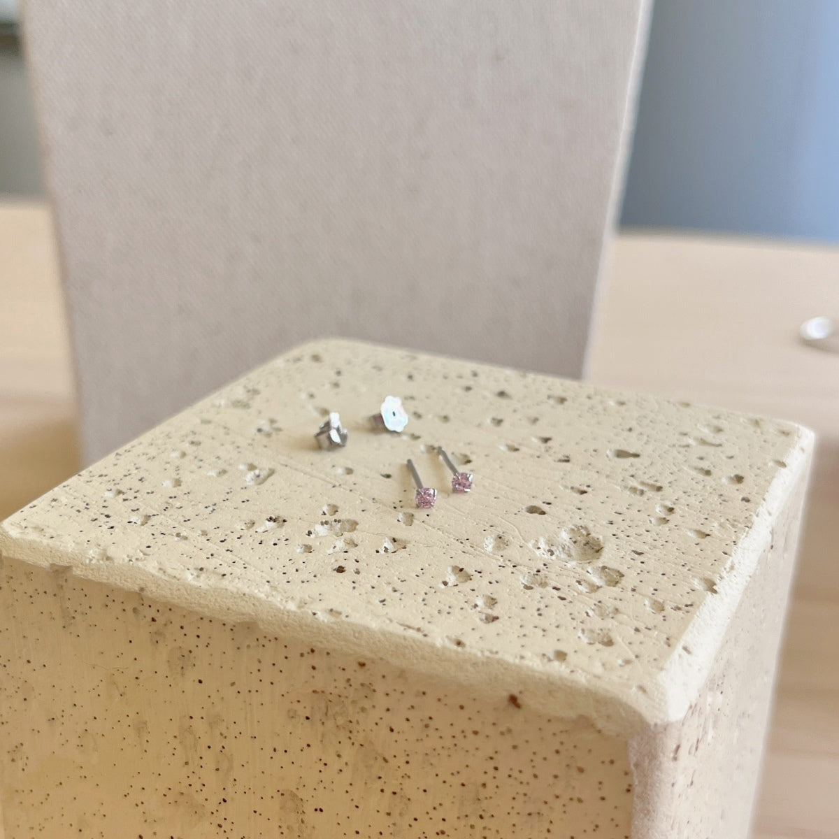 [ELAN LUXE]Delicate Solitaire Earrings