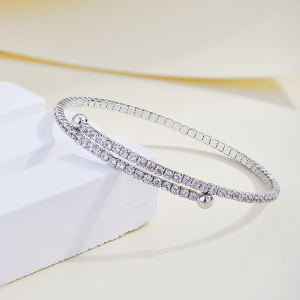 [ELAN LUXE]Row of Diamonds Round Fashion Bracelet