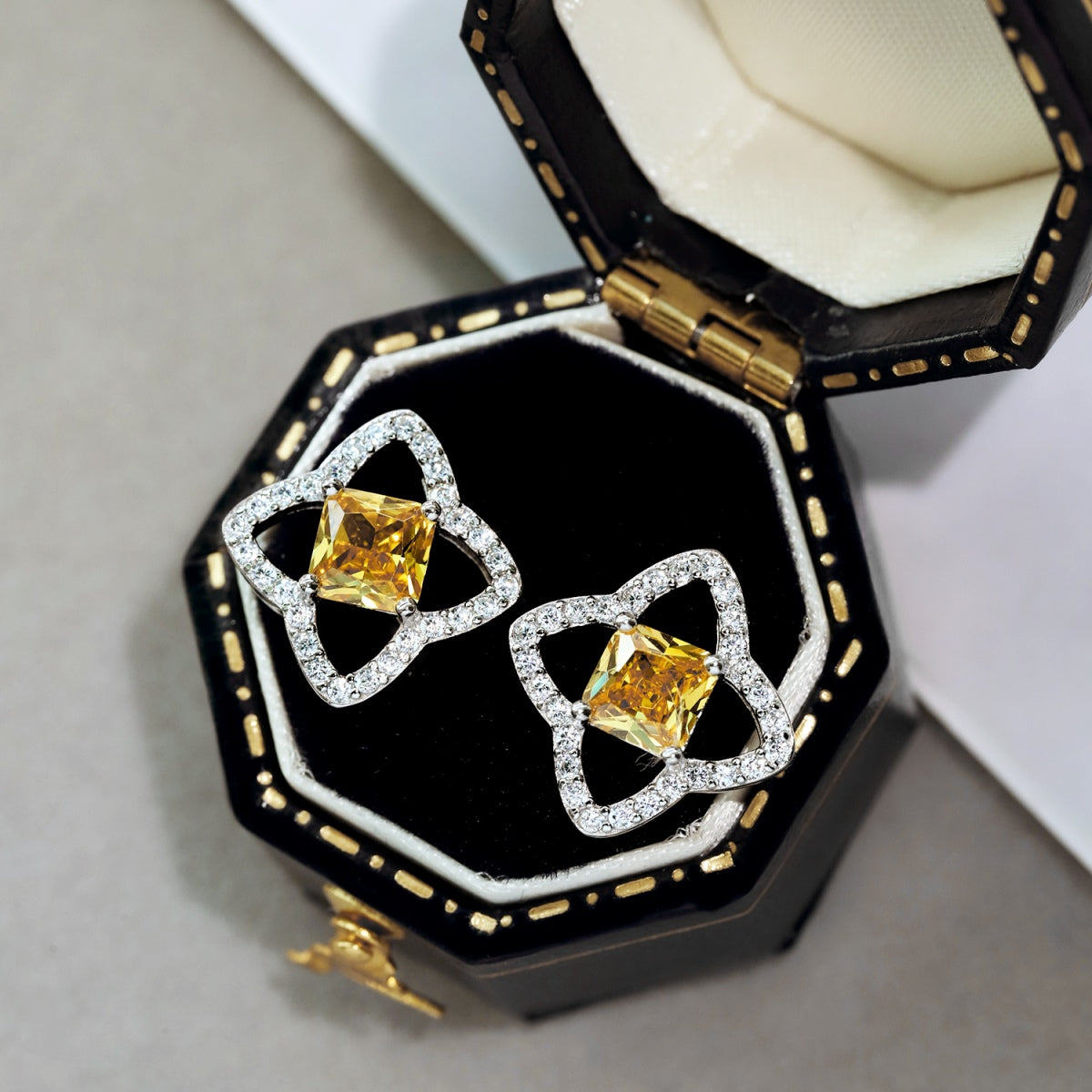 [ELAN LUXE]Elegant Star Shape Princess Cut Daily Earrings