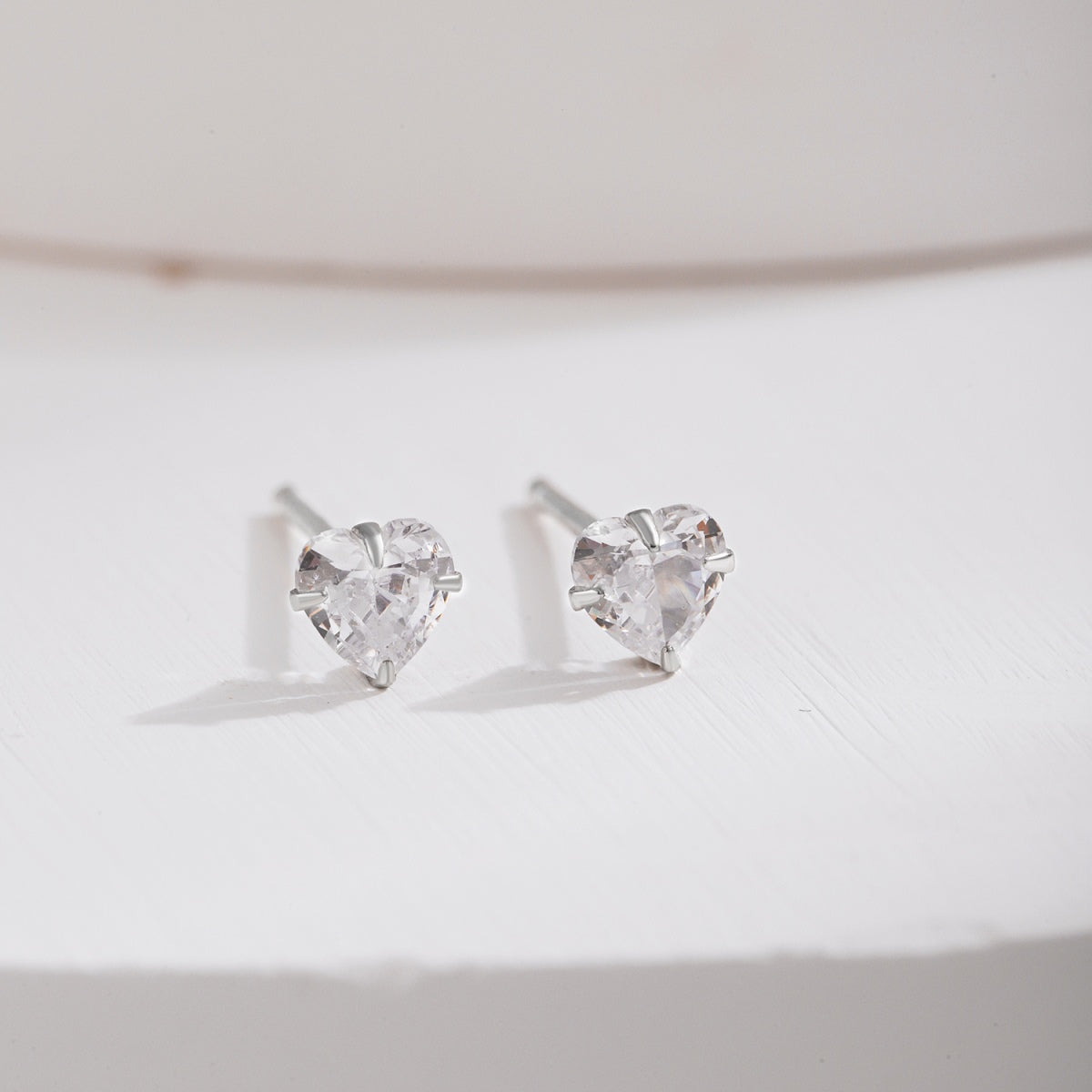 [ELAN LUXE]Sparkling Heart Shaped Simple Earrings
