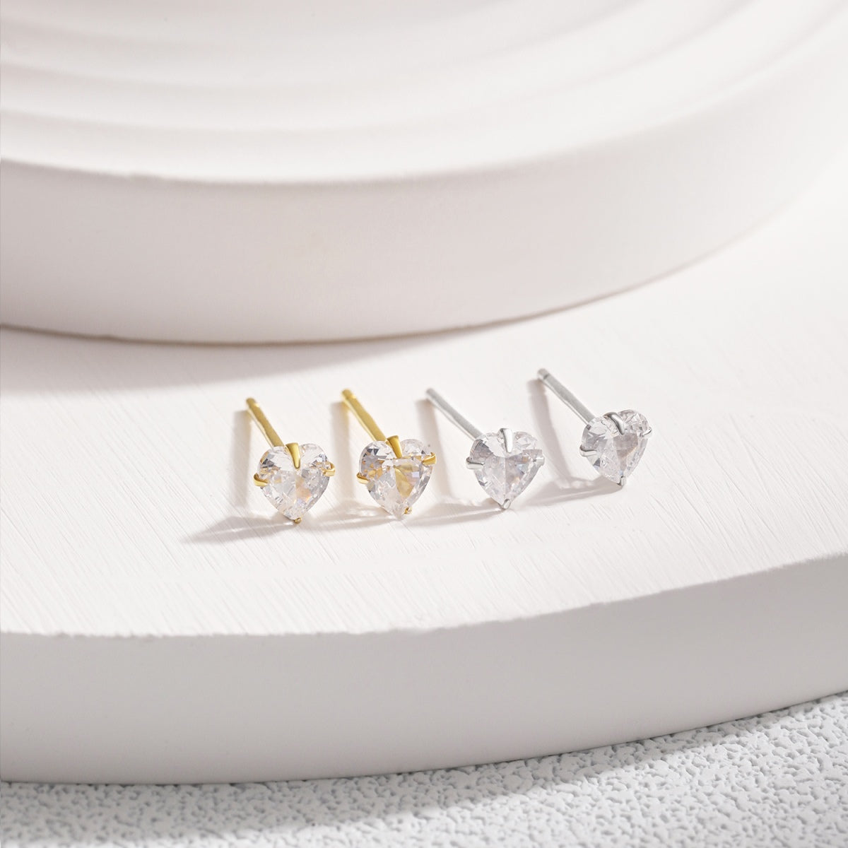 [ELAN LUXE]Sparkling Heart Shaped Simple Earrings