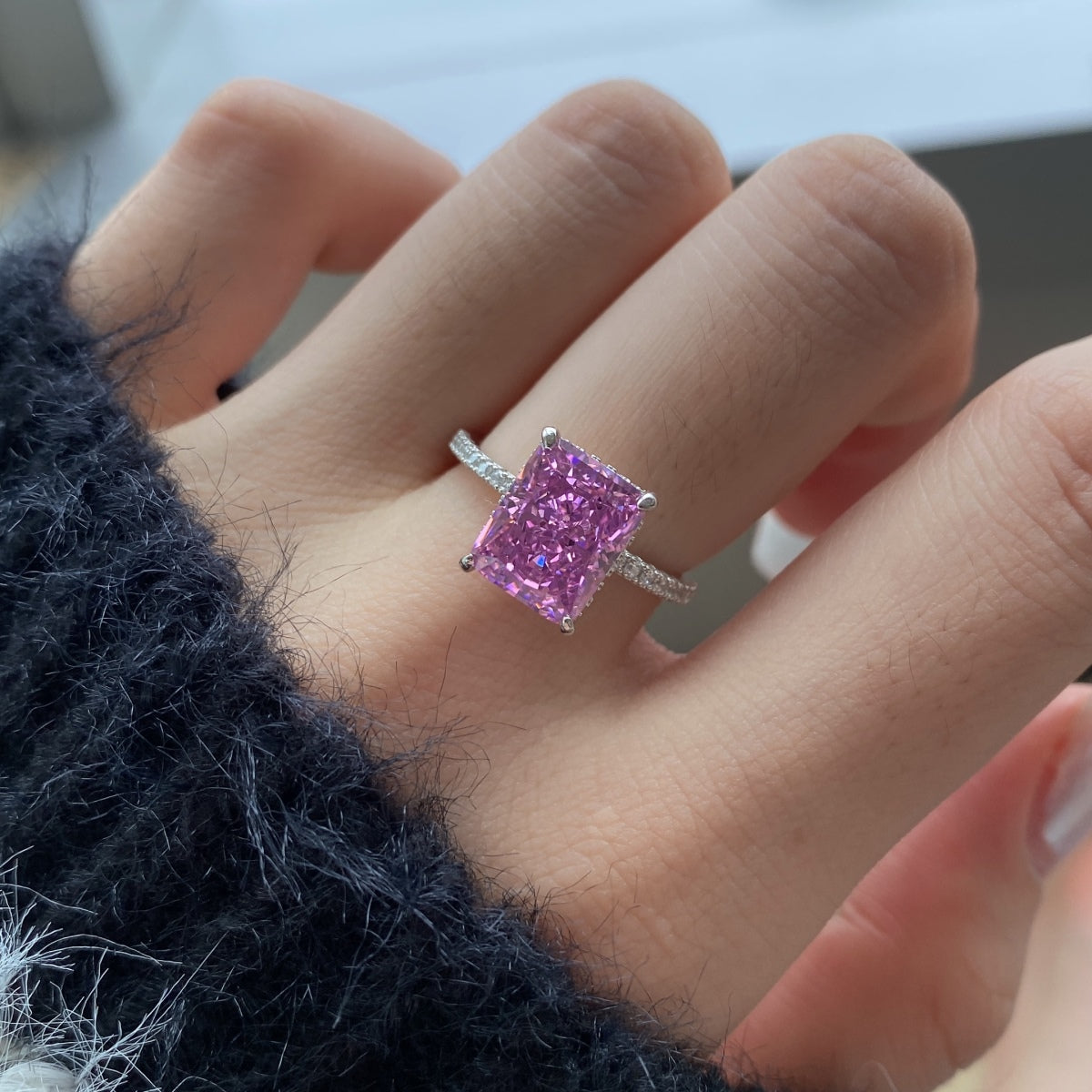 [ELAN LUXE]4.0 Carat Luxurious Engagement Ring