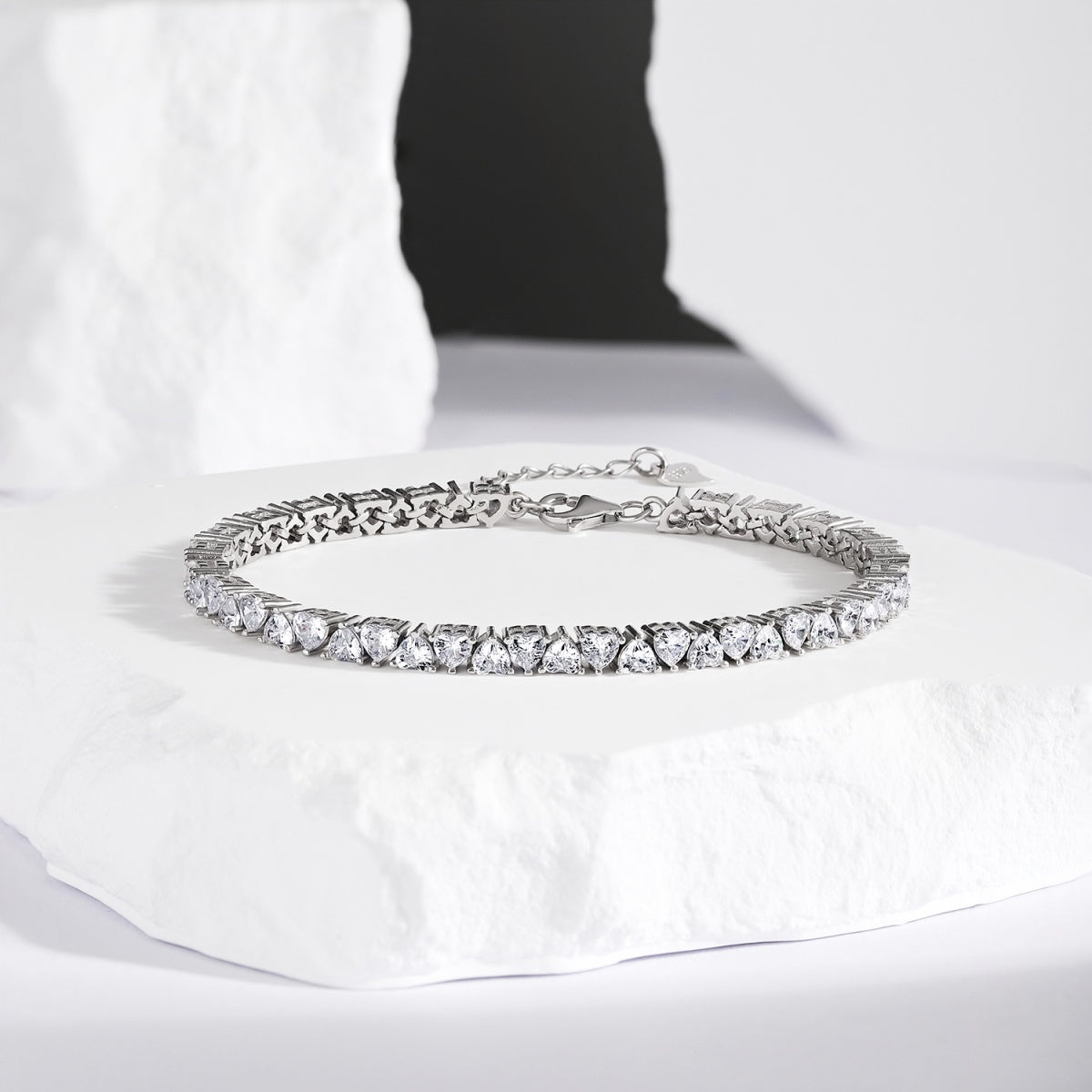 [ELAN LUXE]Dazzling Romantic Heart Shape Lover Bracelet