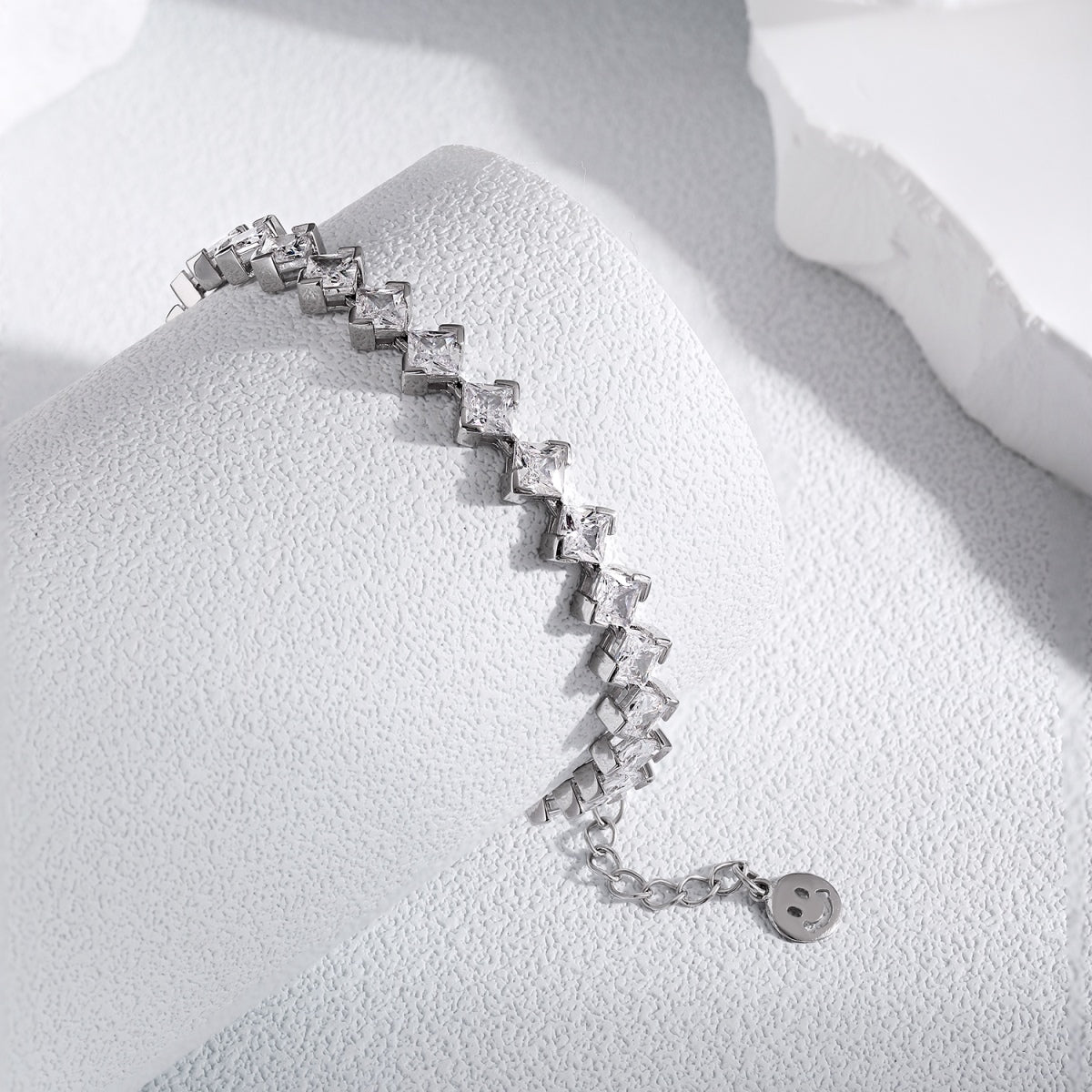 [ELAN LUXE]0.5 Carat Ornate Princess Cut Daily Bracelet