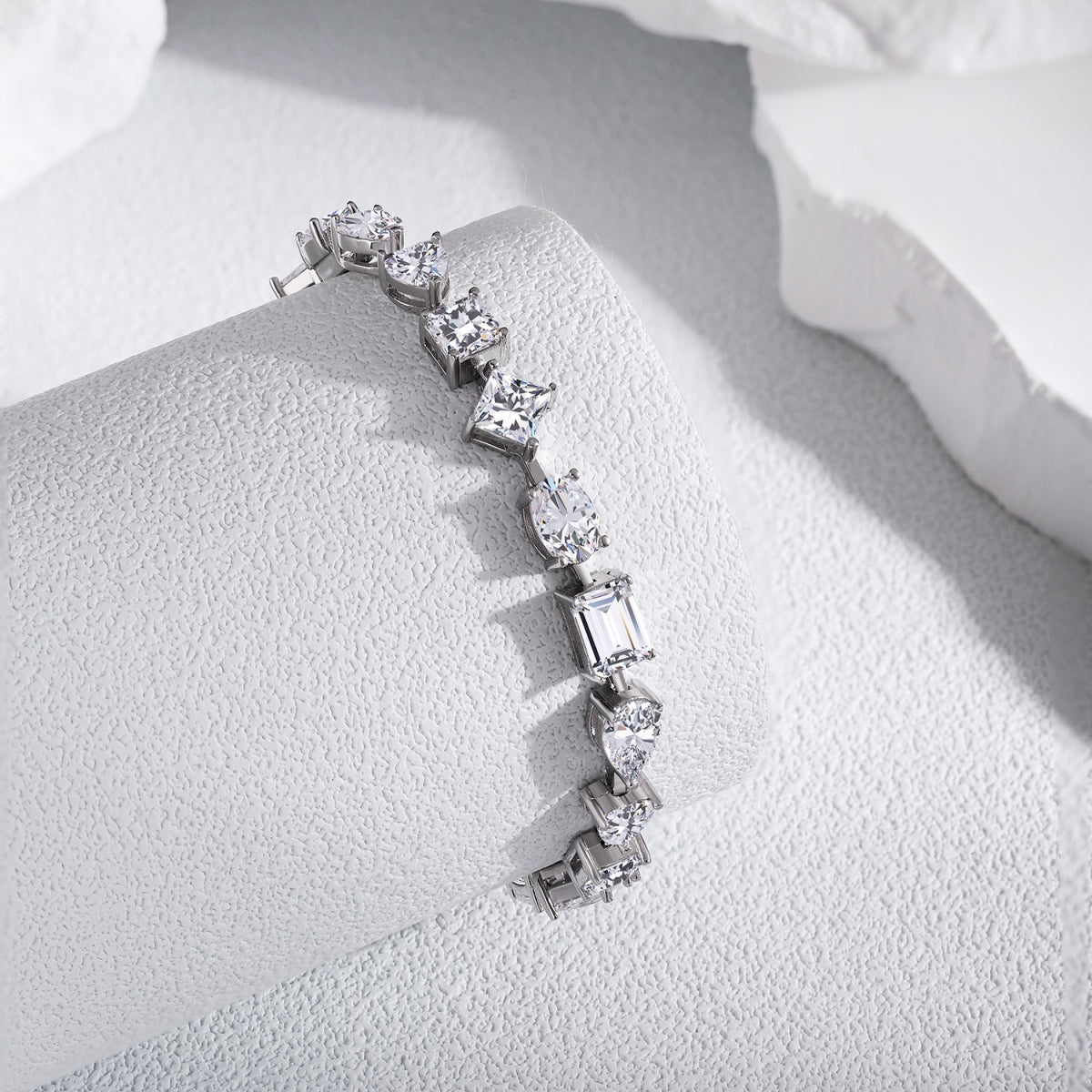 [ELAN LUXE]Unique Exquisite Multi Cut Daily Bracelet