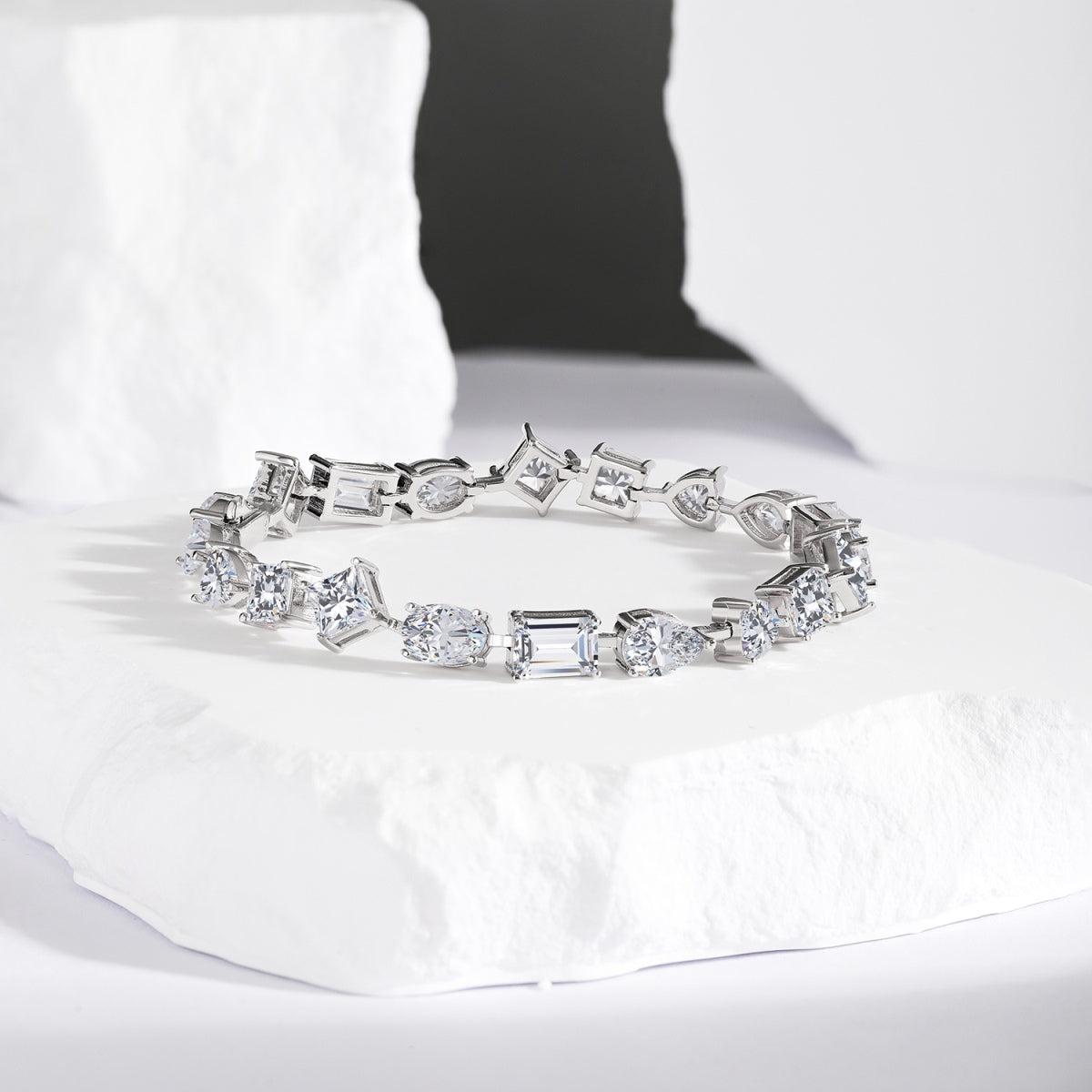 [ELAN LUXE]Unique Exquisite Multi Cut Daily Bracelet