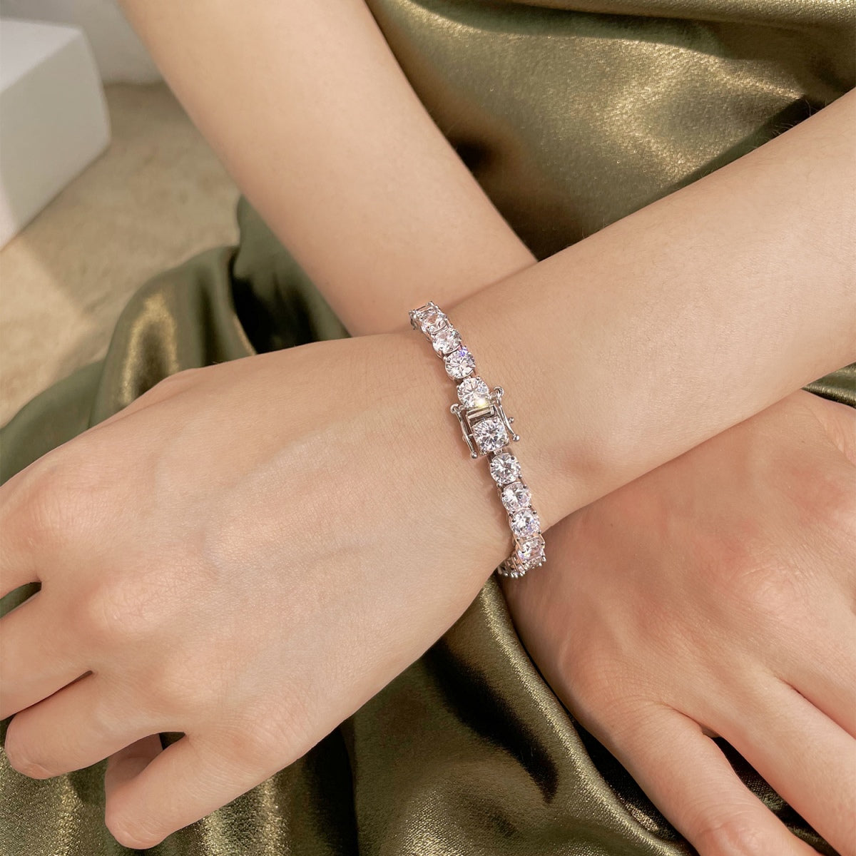 [ELAN LUXE]0.75 Carat Dazzling Round Cut Wedding Bracelet