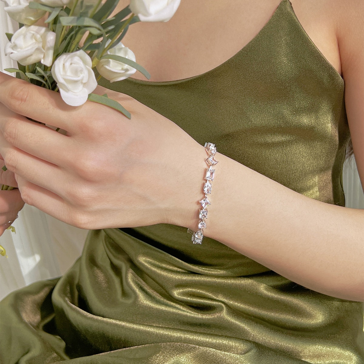 [ELAN LUXE]Unique Exquisite Multi Cut Daily Bracelet
