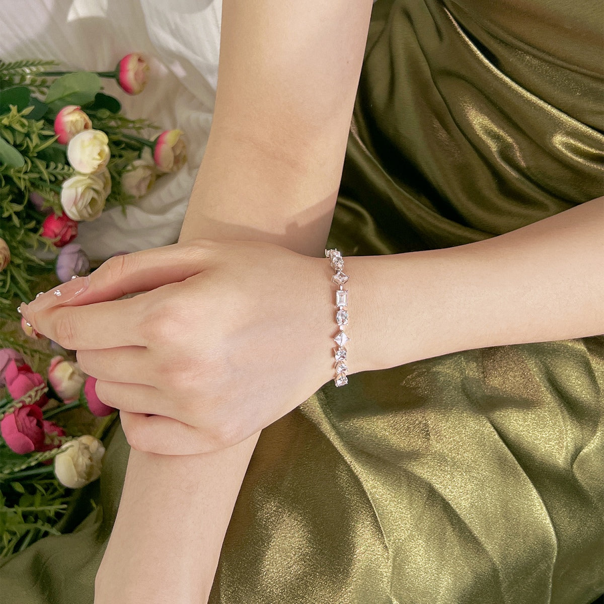 [ELAN LUXE]Unique Exquisite Multi Cut Daily Bracelet