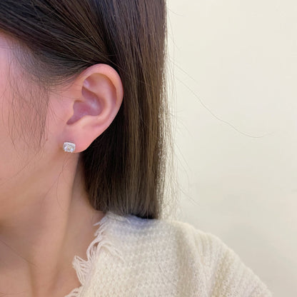 [ELAN LUXE]Classic Round Center Stone Stud Earrings