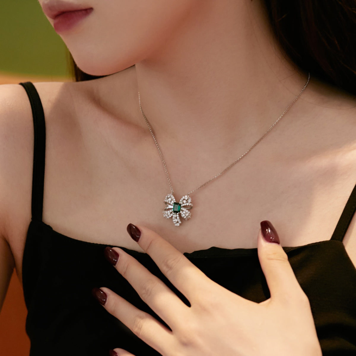 [ELAN LUXE]Luxurious Flower Shape Emerald Cut Necklace
