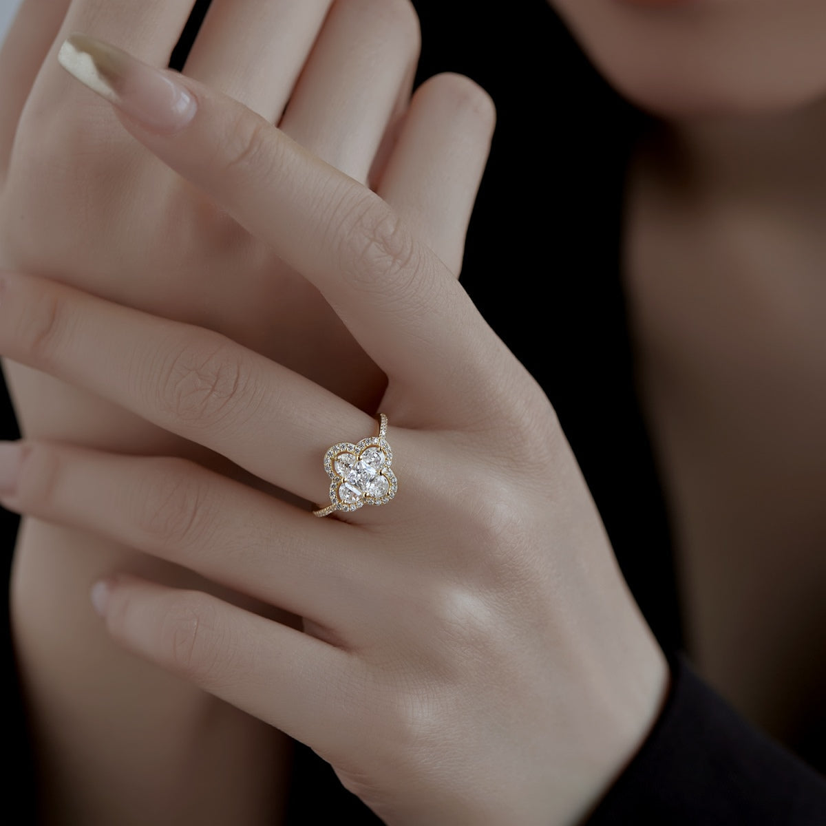 [ELAN LUXE]Luxurious Eternity Flower Shape Banquet Ring