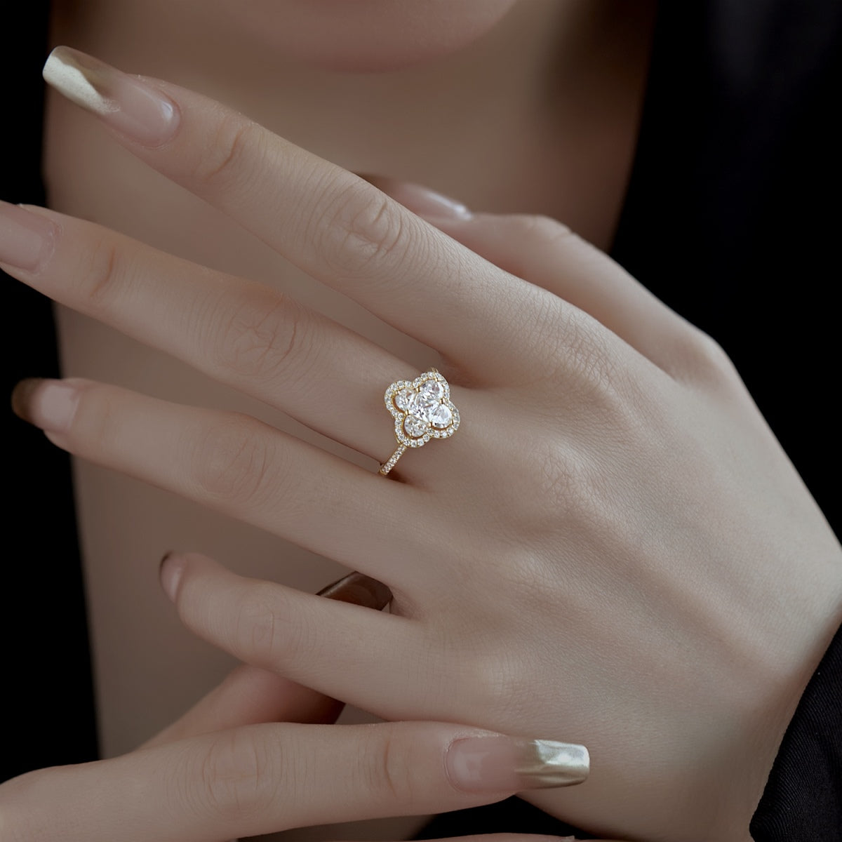 [ELAN LUXE]Luxurious Eternity Flower Shape Banquet Ring