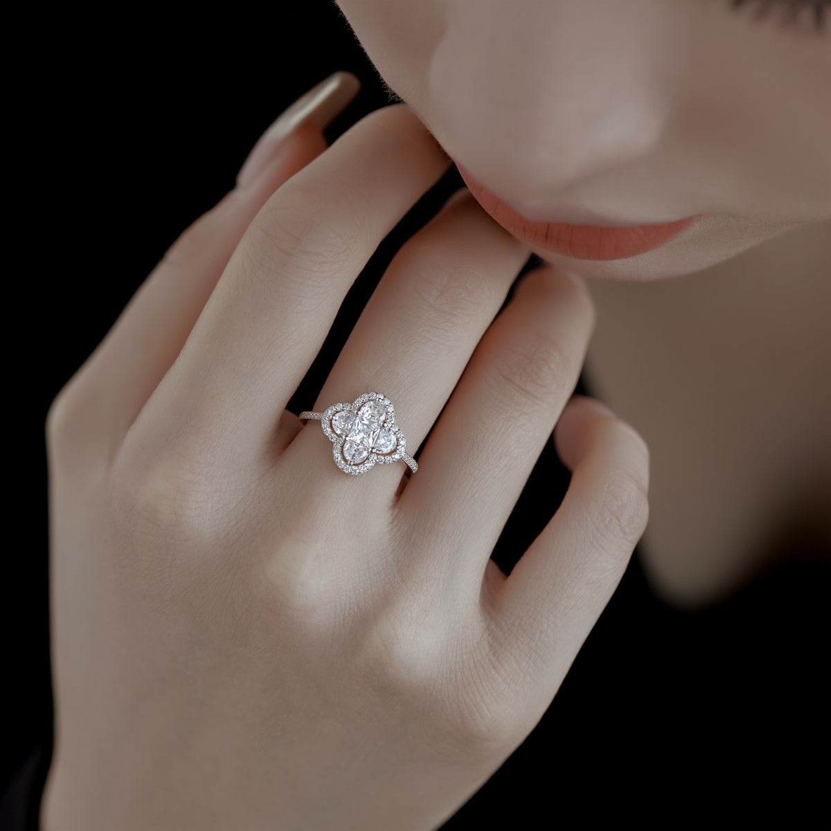 [ELAN LUXE]Luxurious Eternity Flower Shape Banquet Ring
