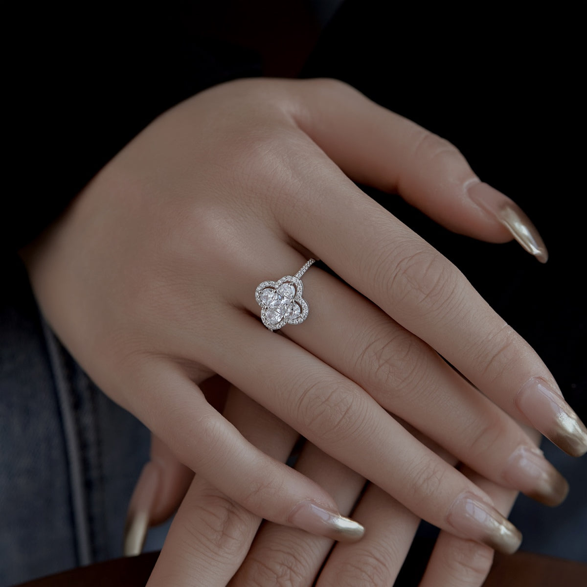 [ELAN LUXE]Luxurious Eternity Flower Shape Banquet Ring