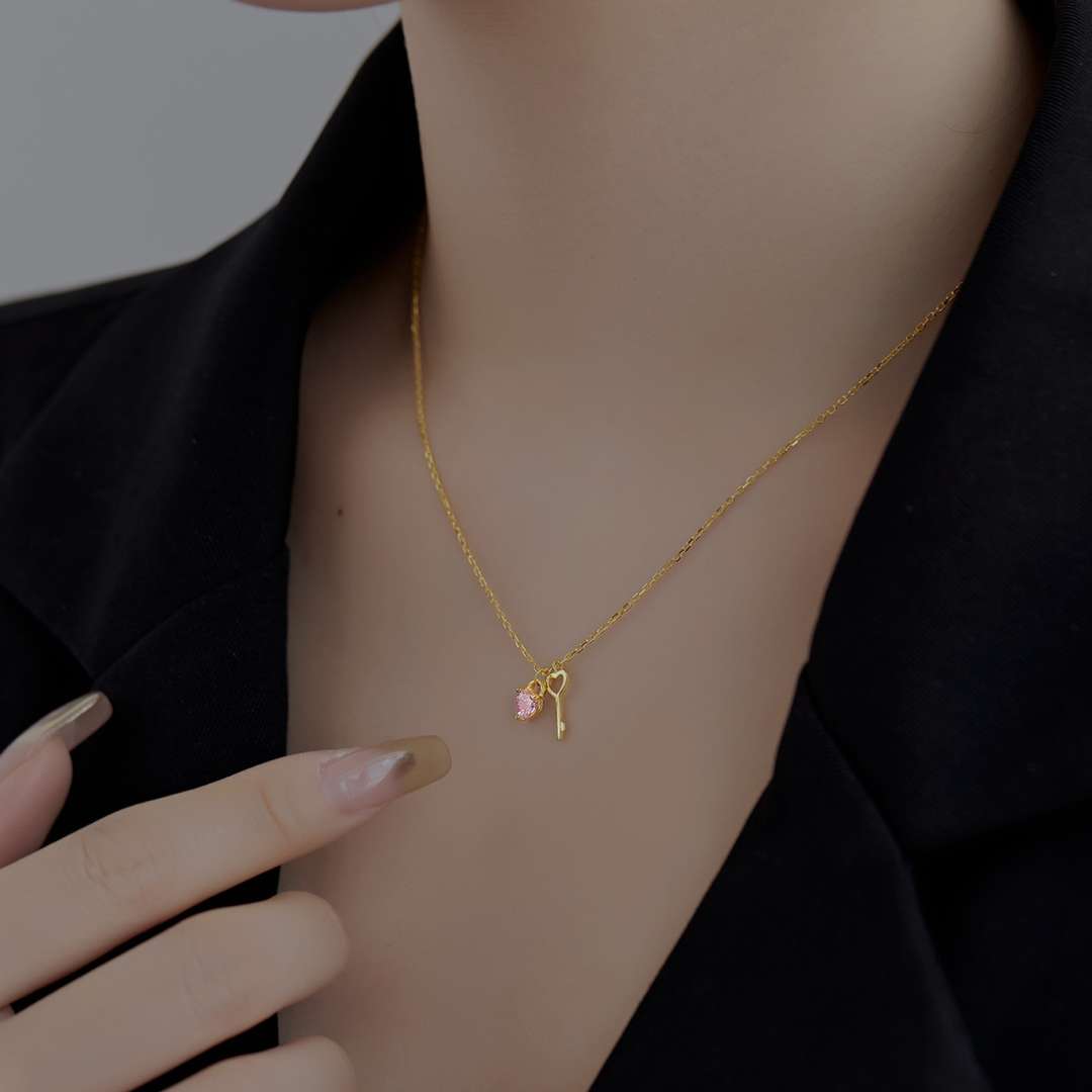 [ELAN LUXE]Unique Heart Shape Key Pendent Necklace