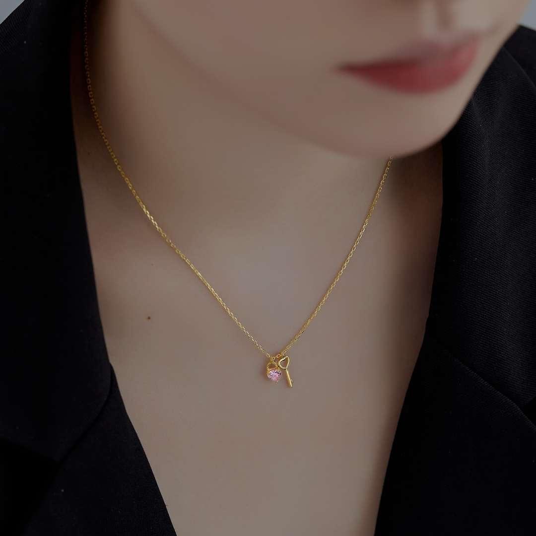 [ELAN LUXE]Unique Heart Shape Key Pendent Necklace