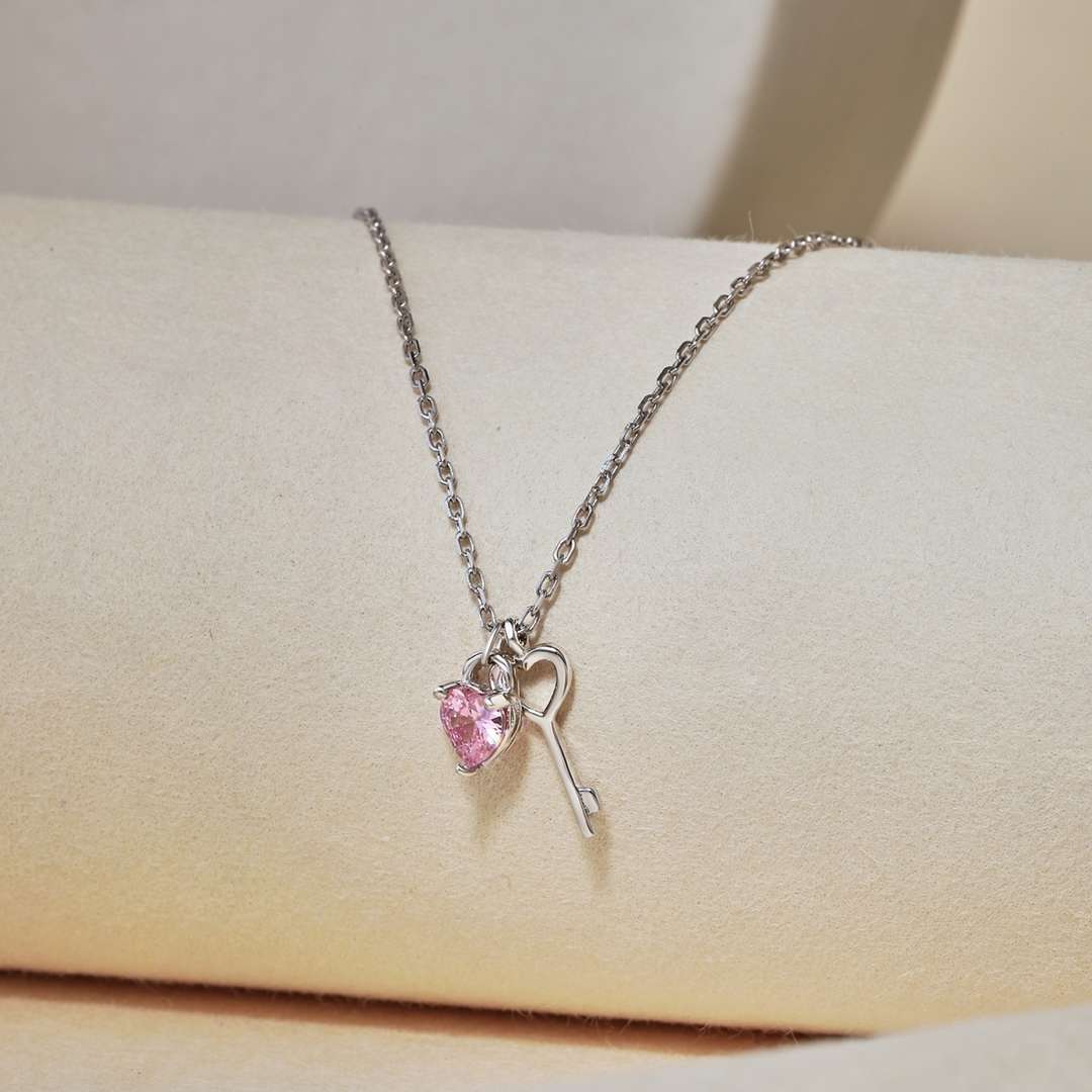 [ELAN LUXE]Unique Heart Shape Key Pendent Necklace