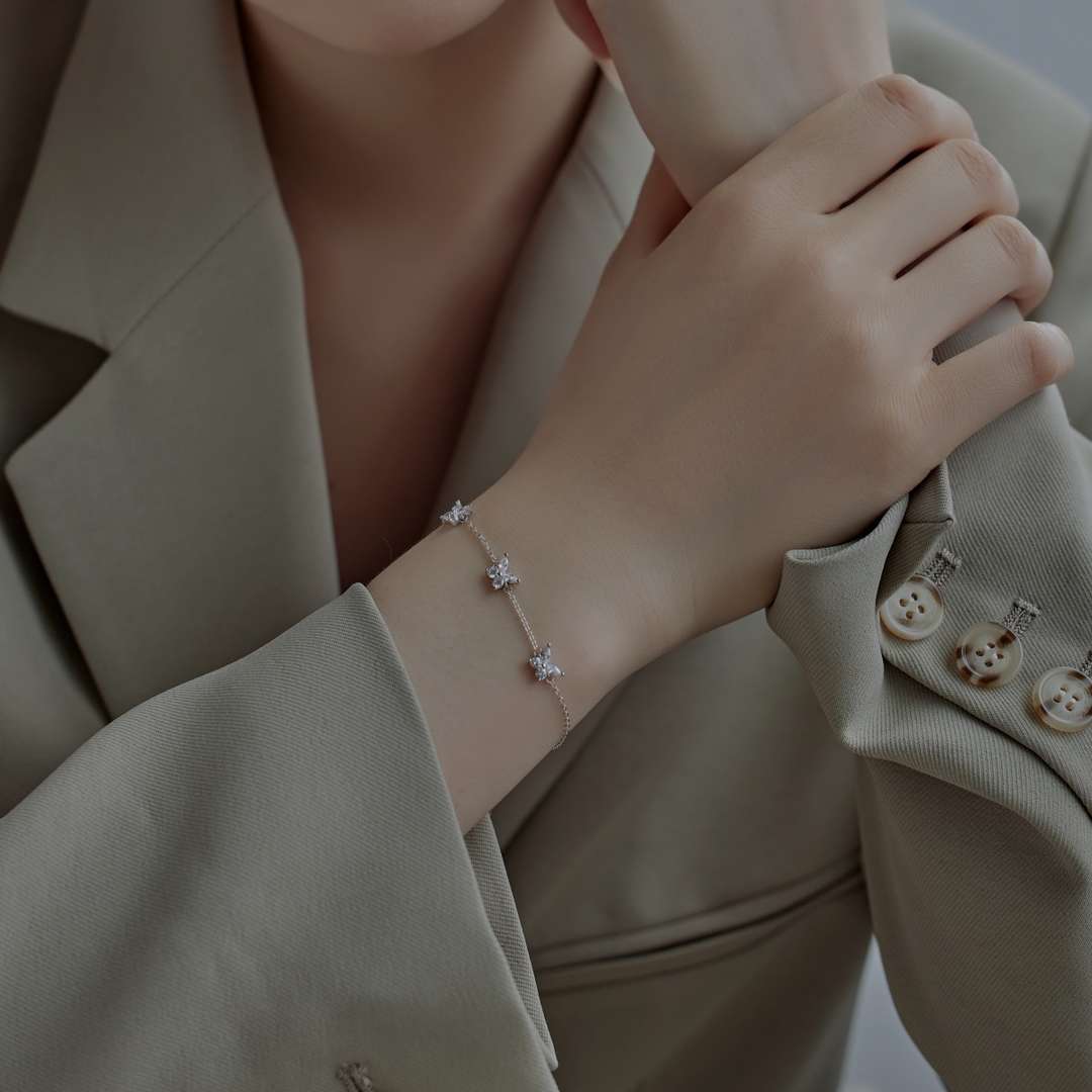[ELAN LUXE]Radiant Butterfly Shape Necklace