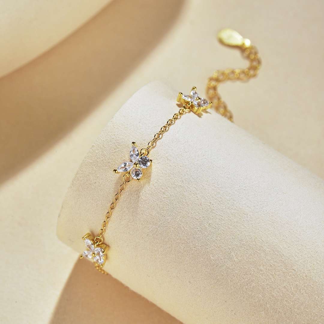 [ELAN LUXE]Radiant Butterfly Shape Necklace