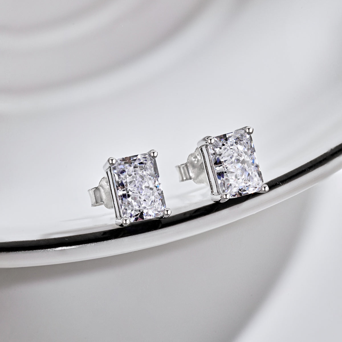 [ELAN LUXE]Radiant Luxurious Princess Cut Daily Earrings
