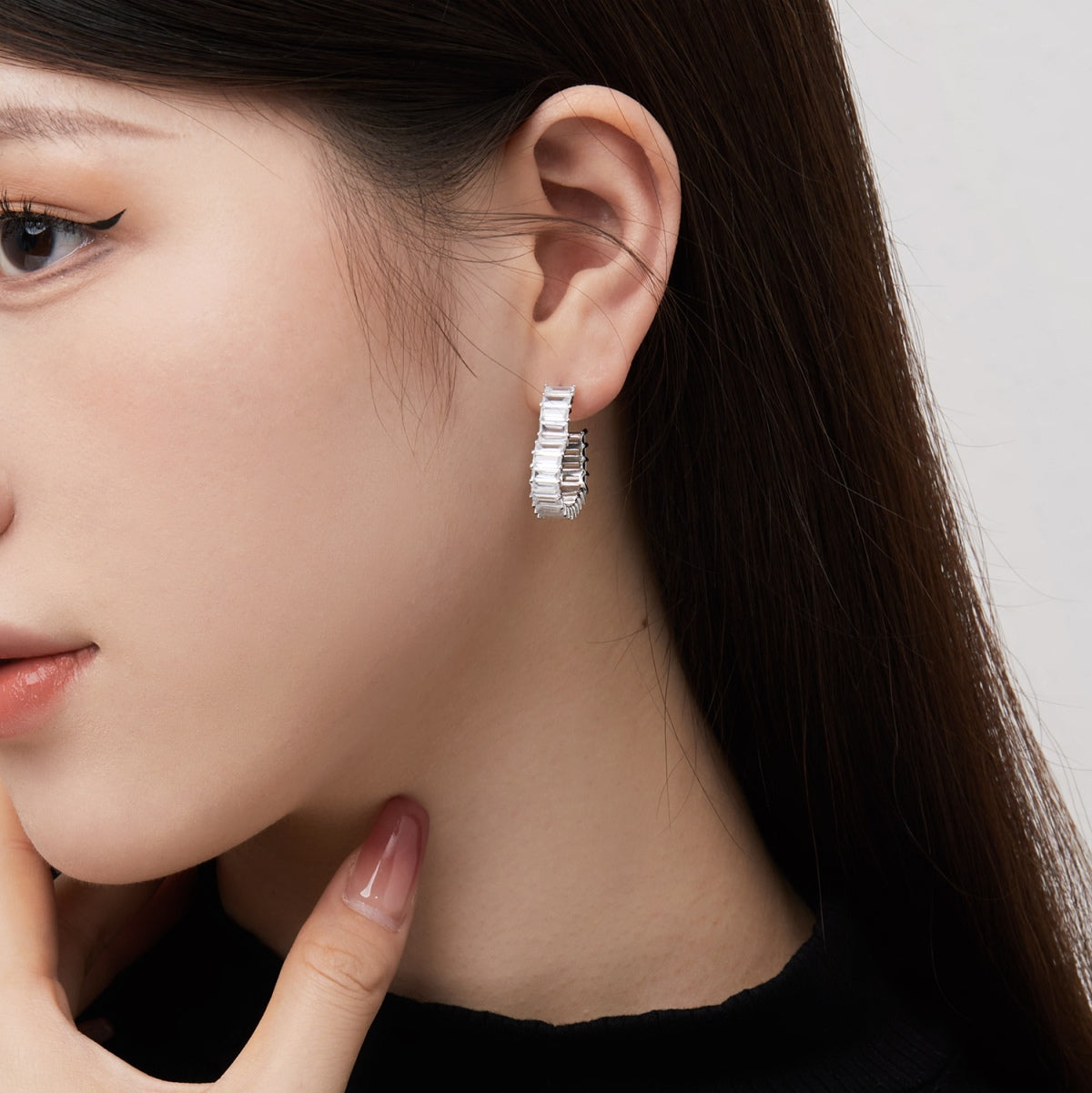[ELAN LUXE]Radiant Heart Cutout Earrings