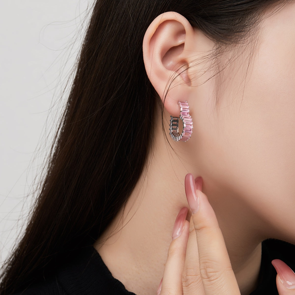 [ELAN LUXE]Radiant Heart Cutout Earrings