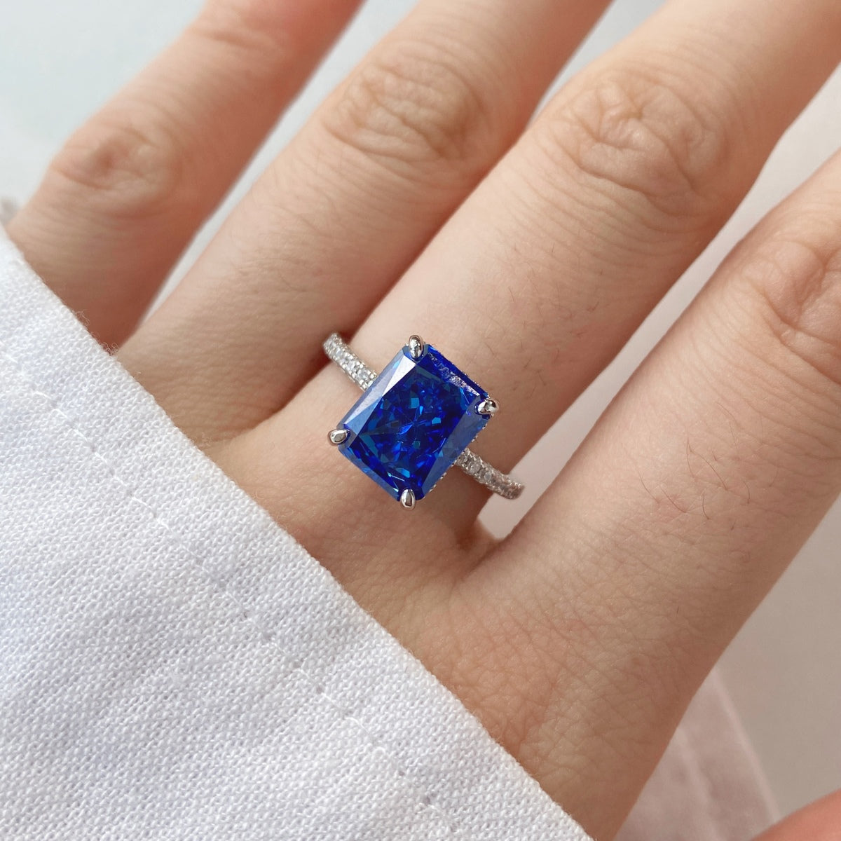 [ELAN LUXE]4.0 Carat Luxurious Engagement Ring