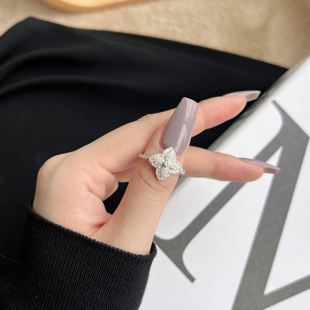 [ELAN LUXE]Luxurious Colorful Flower Shape Banquet Ring
