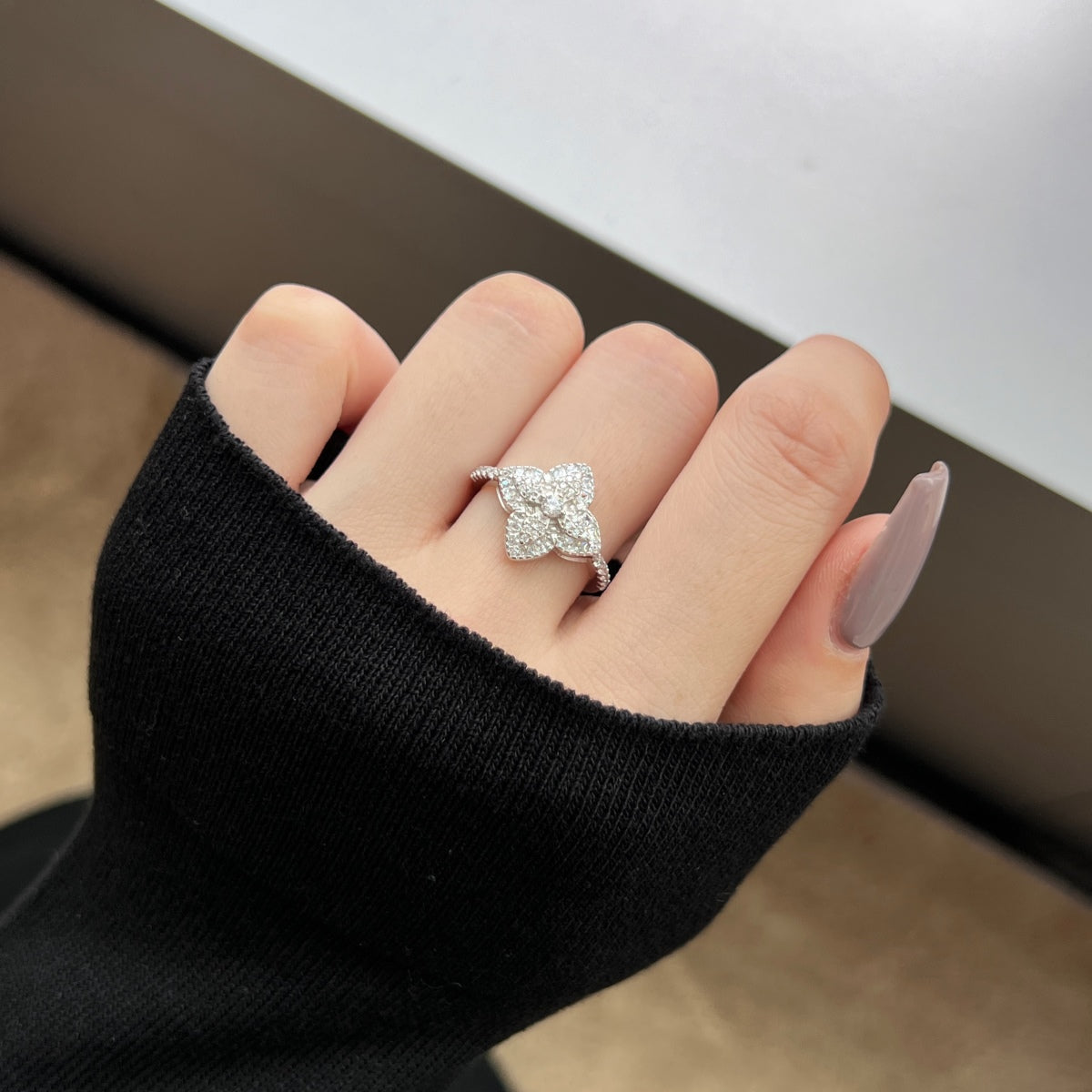 [ELAN LUXE]Luxurious Colorful Flower Shape Banquet Ring
