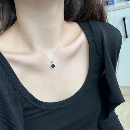 [ELAN LUXE]Dainty Flower Shape Necklace