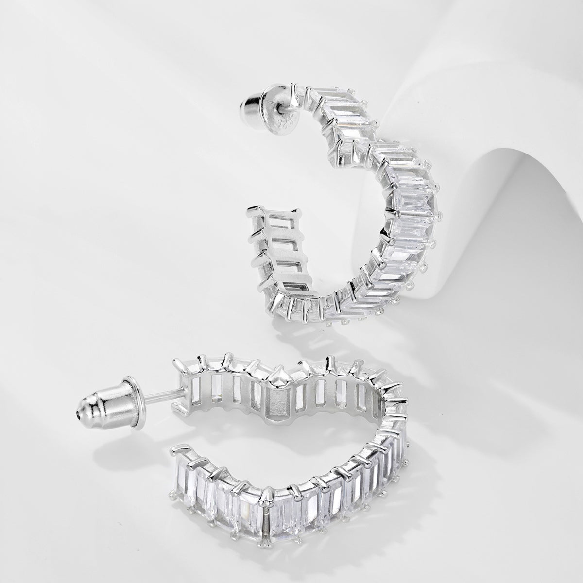 [ELAN LUXE]Radiant Heart Cutout Earrings