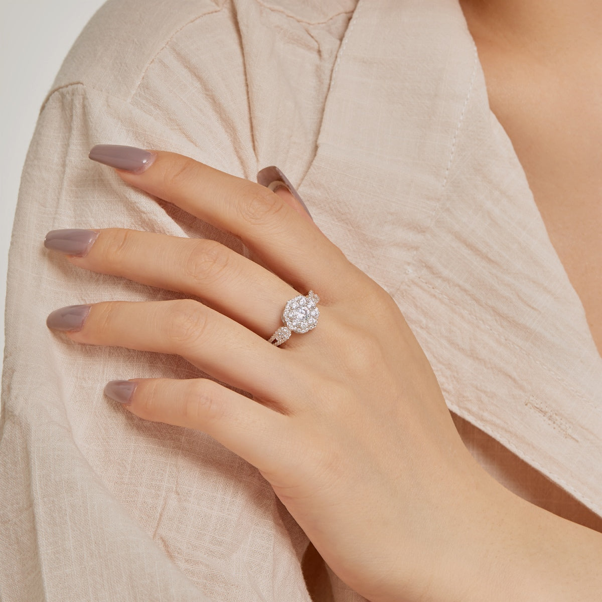 [ELAN LUXE]Delicate Colorful Round Cut Flower Shape Wedding Ring