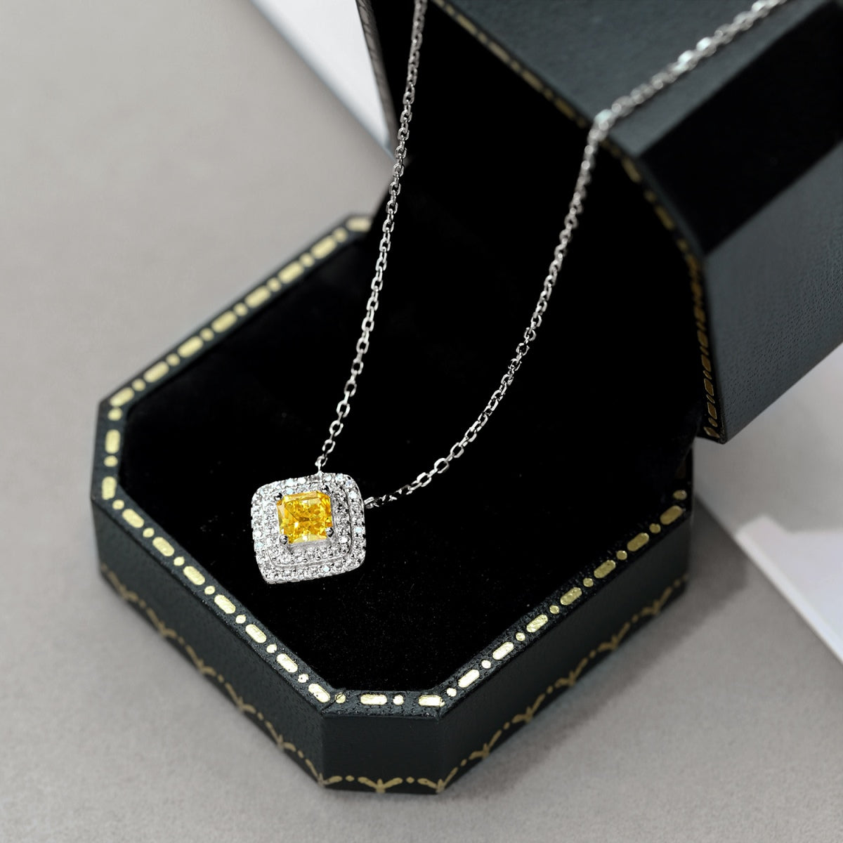[ELAN LUXE]Sparkling Asscher Cut Necklace
