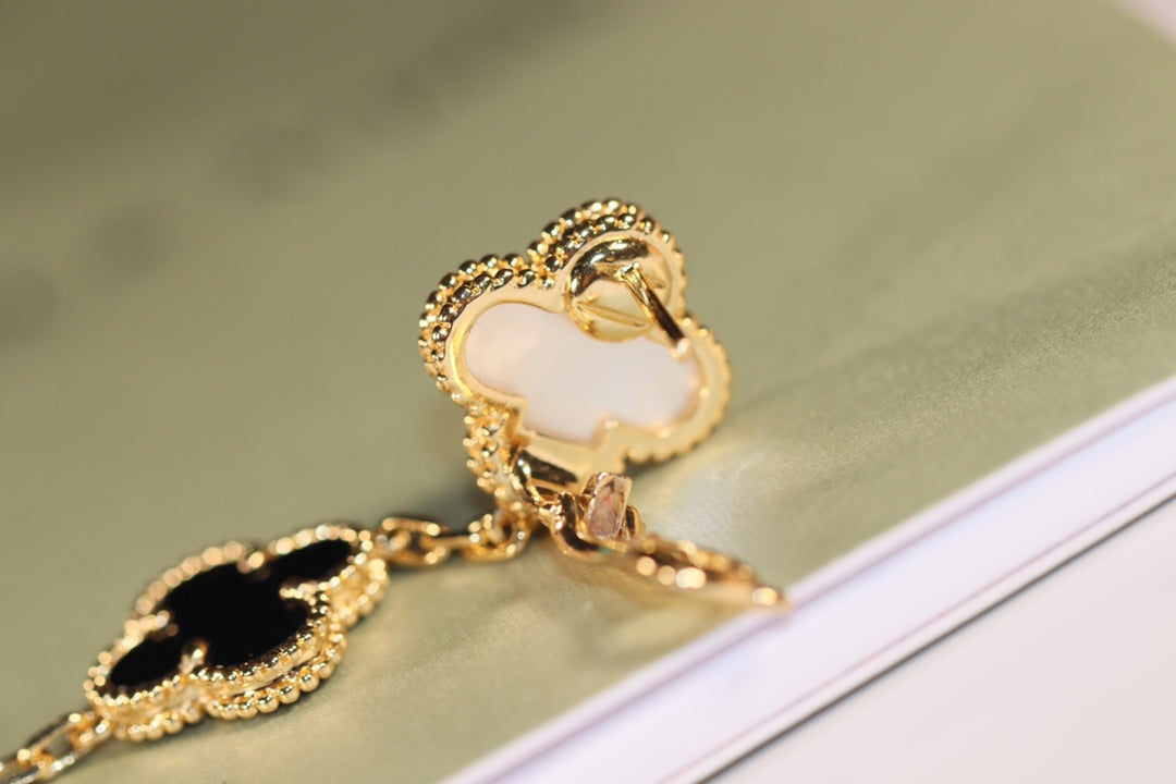 [ELAN LUXE]CLOVER EARRINGS GOLD ONYX MOP 3 MOTIF
