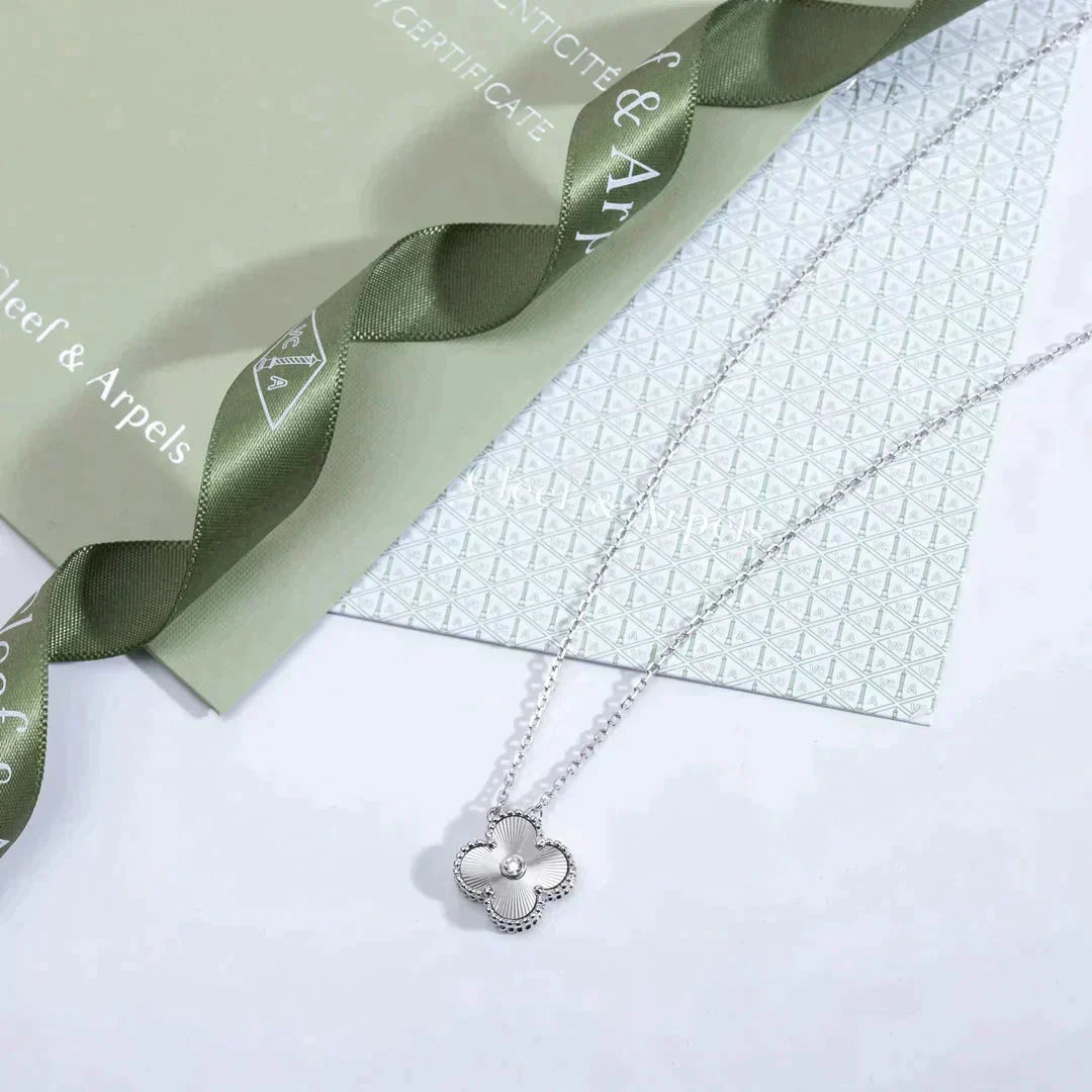 [ELAN LUXE]CLOVER  15MM DIAMOND LASER NECKLACE SILVER