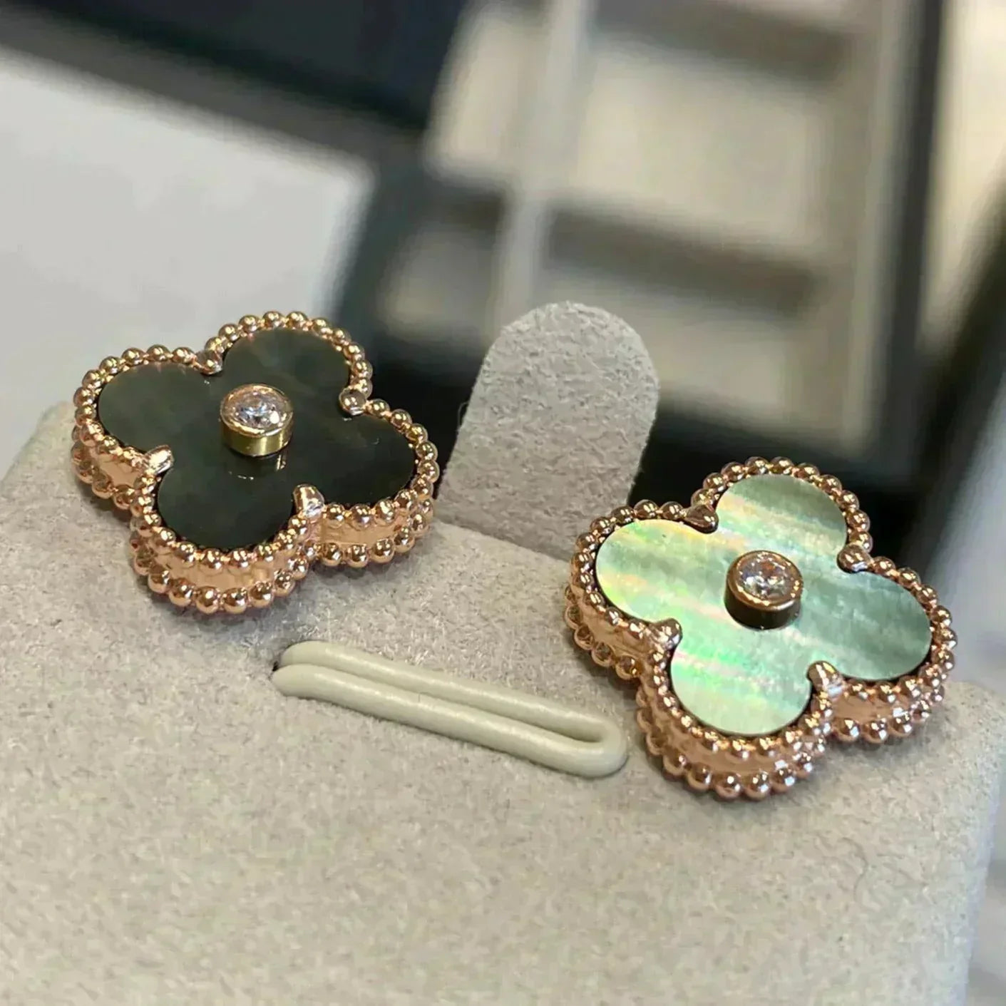[ELAN LUXE]CLOVER MEDIUM 1 MOTIFS GRAY MOP  DIAMOND EARRINGS