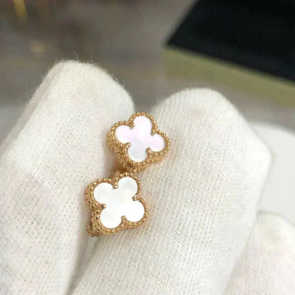 [ELAN LUXE]CLOVER MINI 9.5MM WHITE MOP EARRINGS