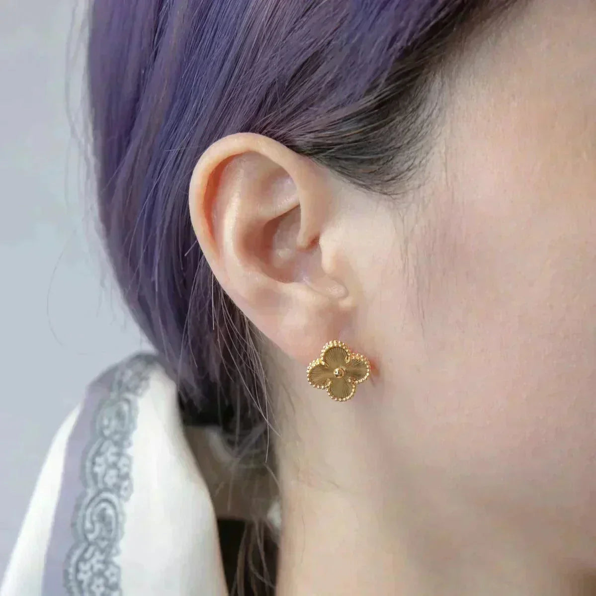 [ELAN LUXE]CLOVER MEDIUM 1 MOTIFS LASER EARRINGS