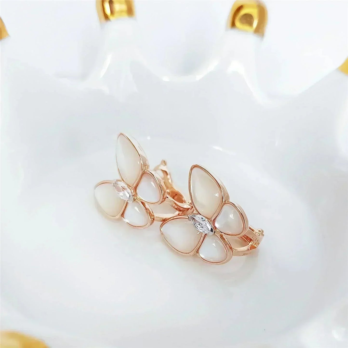 [ELAN LUXE]BUTTERFLY MOP DIAMOND EARRINGS