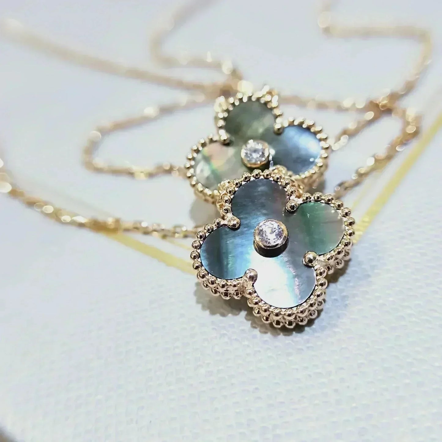 [ELAN LUXE]CLOVER 15MM DIAMOND AND MOTHER-OF-GREY NECKLACE
