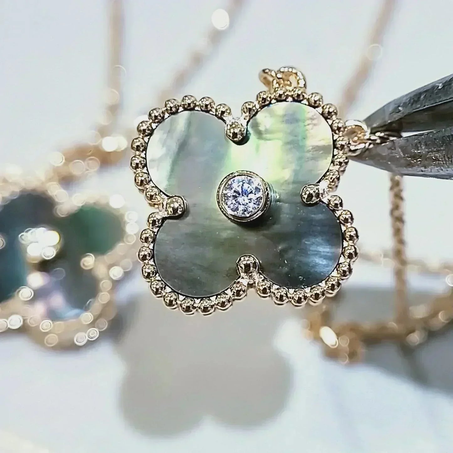 [ELAN LUXE]CLOVER 15MM DIAMOND AND MOTHER-OF-GREY NECKLACE