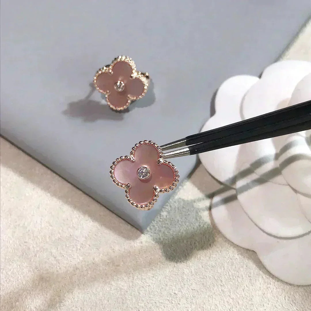 [ELAN LUXE]CLOVER MEDIUM 1 MOTIFS  PINK MOP DIAMOND EARRINGS
