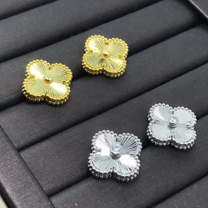 [ELAN LUXE]CLOVER MINI 9.5MM LASER EARRINGS