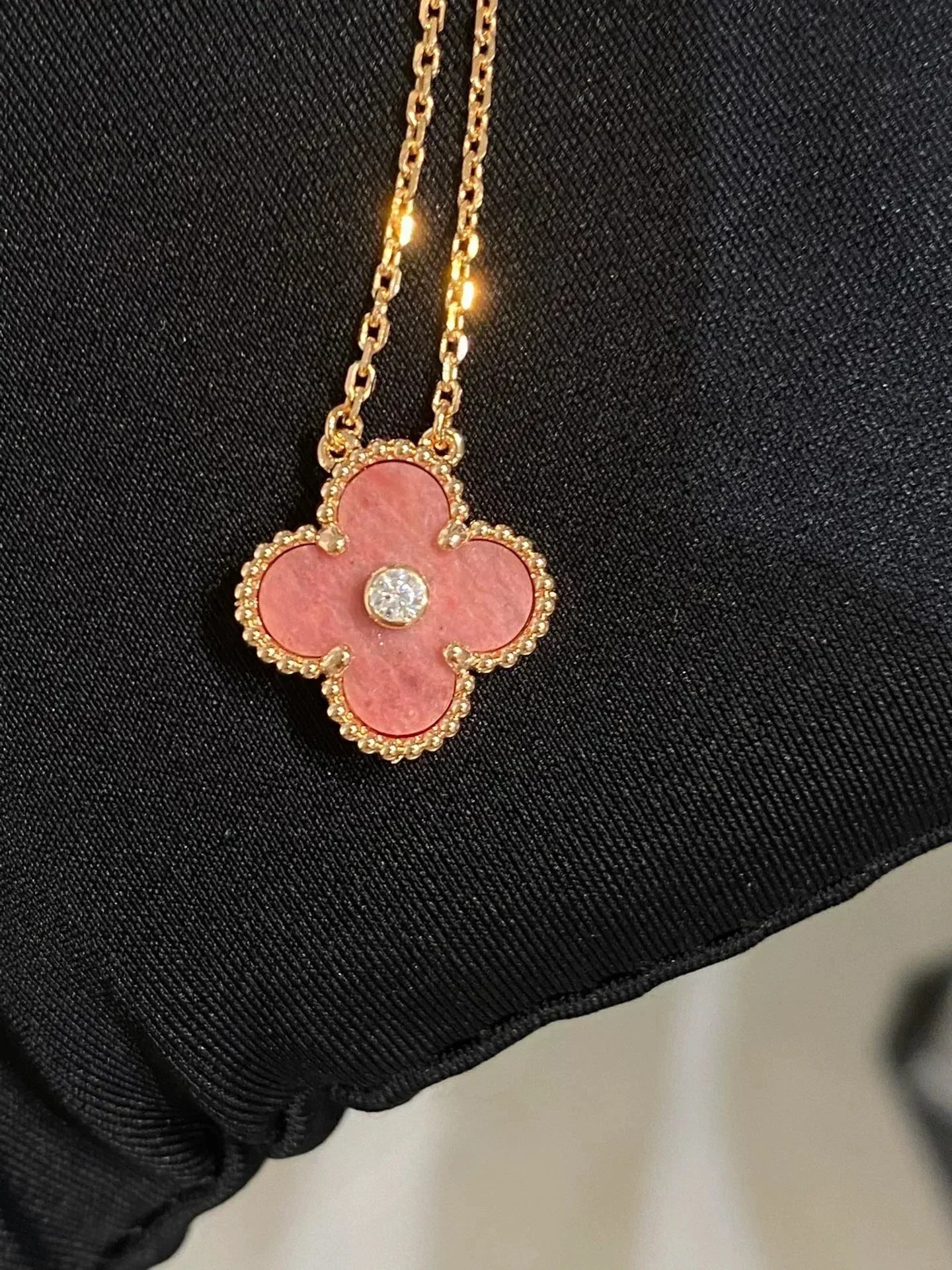 [ELAN LUXE]CLOVER 15MM DIAMOND RHODONITE NECKLACE