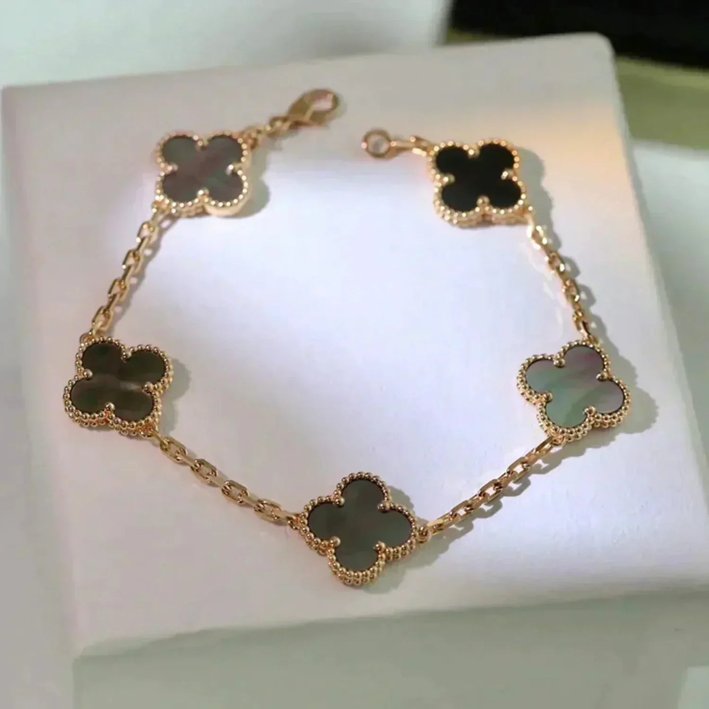 [ELAN LUXE]CLOVER 5 MOTIF GRAY MOP  BRACELET